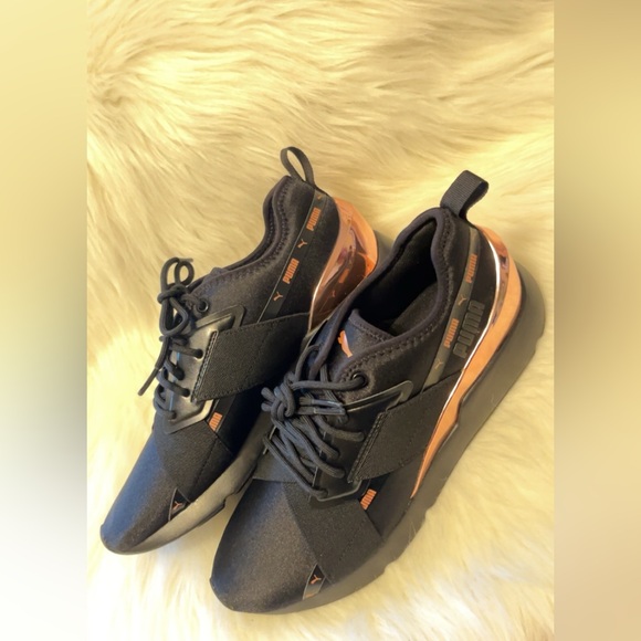 BNIB PUMA SNEAKERS - Picture 2 of 6